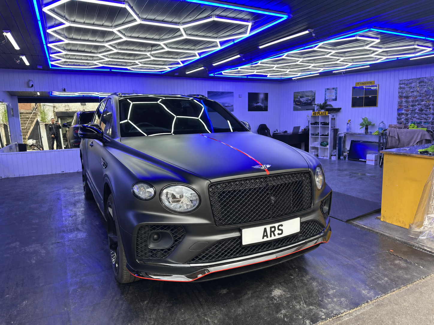Bentley Bentayga (Matte Black)