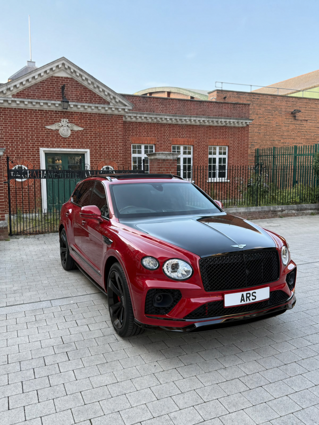 Bentley Bentayga (Red)